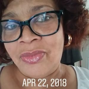 Meet your Posher, Maxine